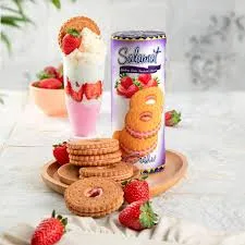 بیسکویت دوناتی کرم دار توت فرنگی
